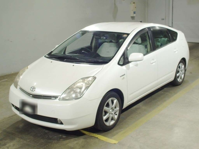 TOYOTA PRIUS — фото