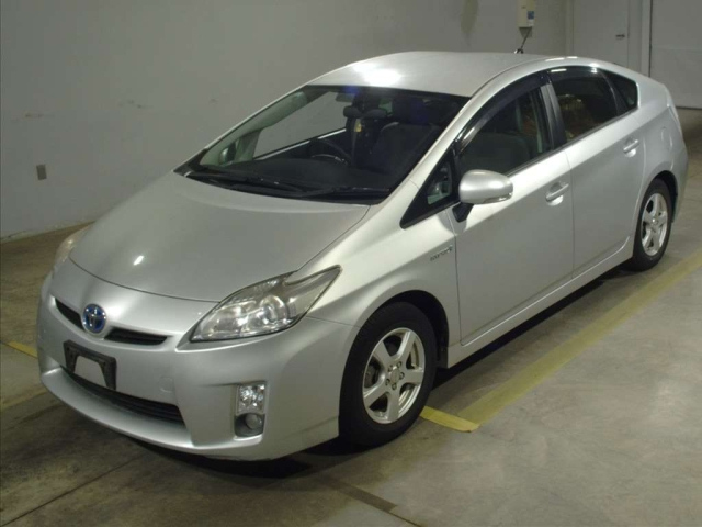 TOYOTA PRIUS — фото