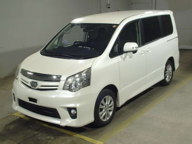 TOYOTA NOAH — фото