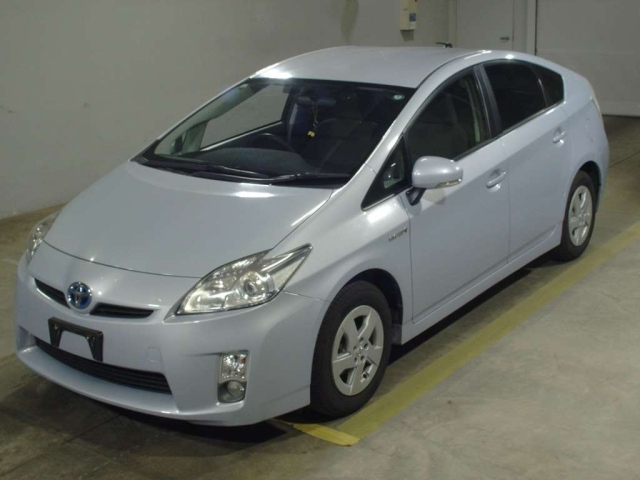 TOYOTA PRIUS — фото