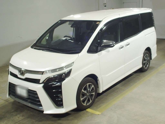 TOYOTA VOXY — фото