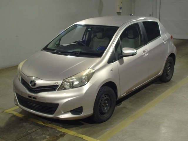 TOYOTA VITZ — фото
