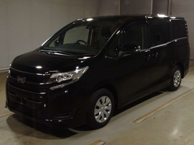 TOYOTA NOAH — фото