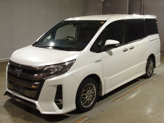 TOYOTA NOAH — фото
