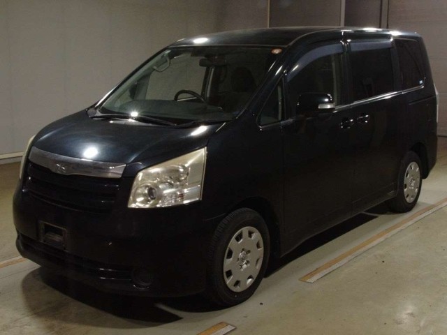 TOYOTA NOAH — фото
