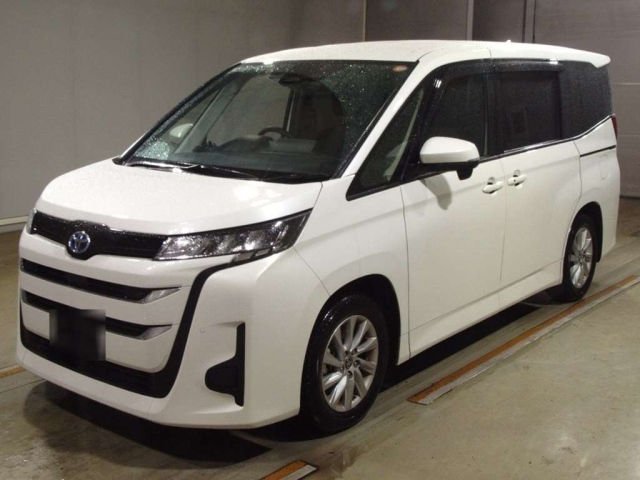 TOYOTA NOAH — фото