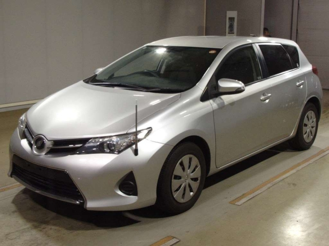 TOYOTA AURIS — фото