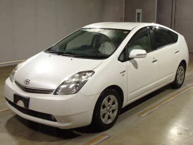 TOYOTA PRIUS — фото