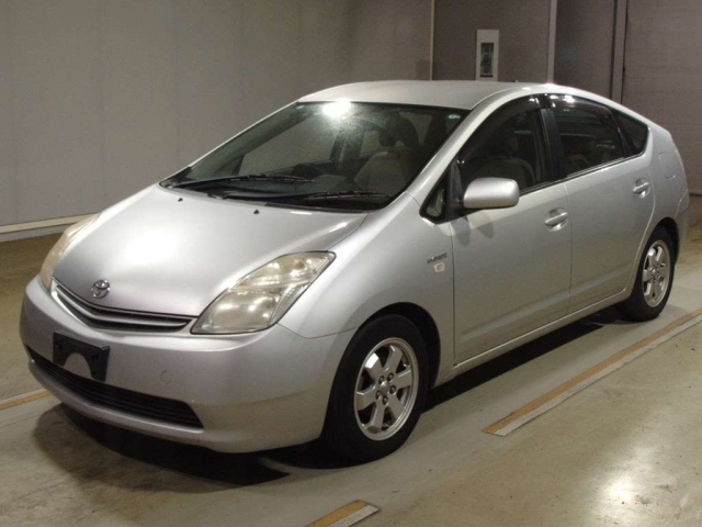 TOYOTA PRIUS — фото