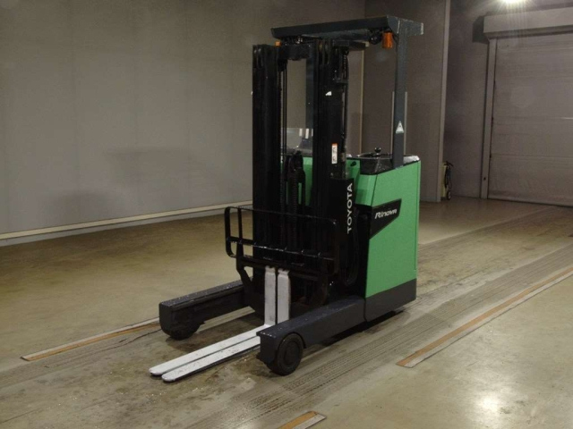 TOYOTA FORKLIFT — фото