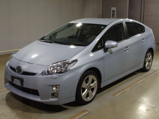 TOYOTA PRIUS — фото