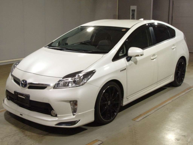 TOYOTA PRIUS — фото