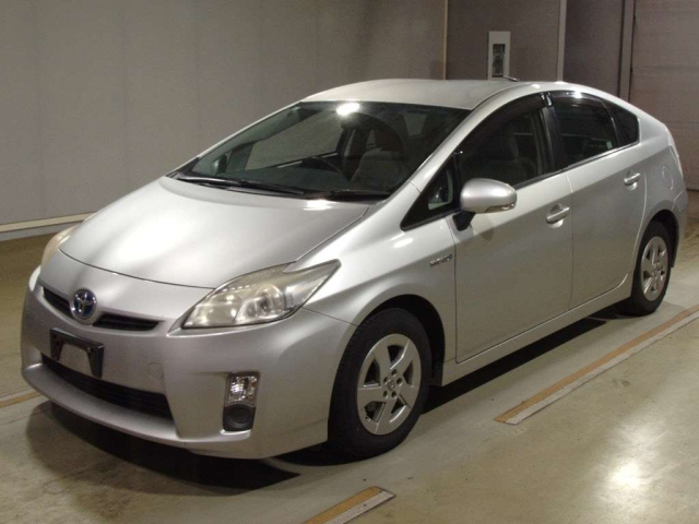 TOYOTA PRIUS — фото