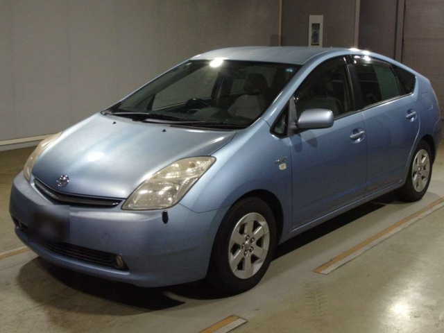 TOYOTA PRIUS — фото