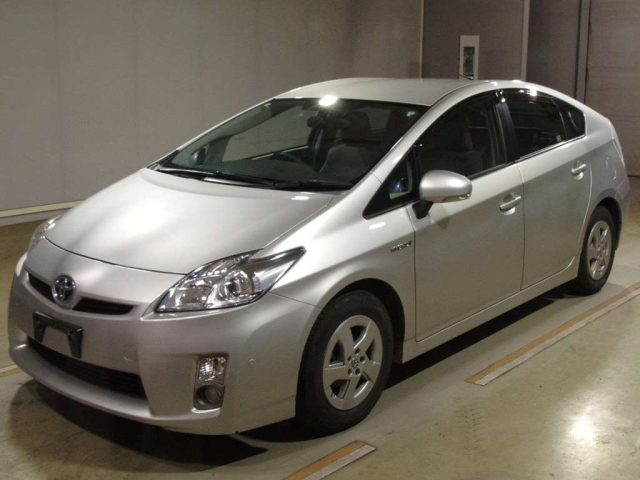 TOYOTA PRIUS — фото