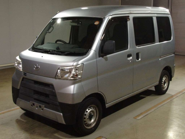 TOYOTA PIXIS — фото