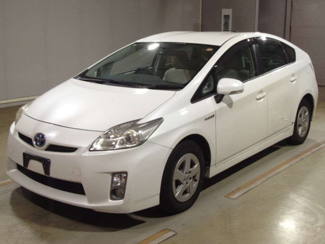TOYOTA PRIUS — фото