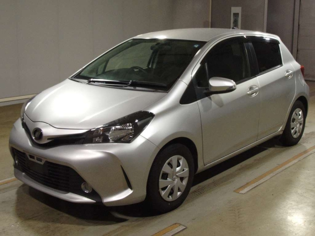 TOYOTA VITZ — фото