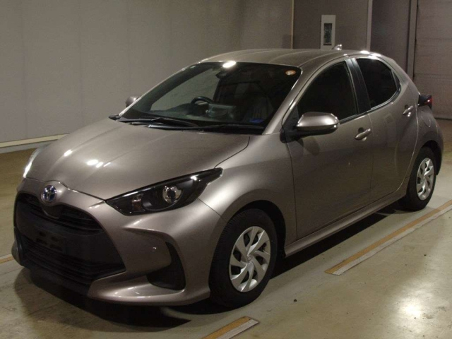 TOYOTA YARIS — фото