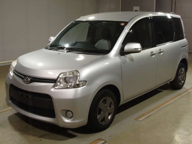 TOYOTA SIENTA — фото