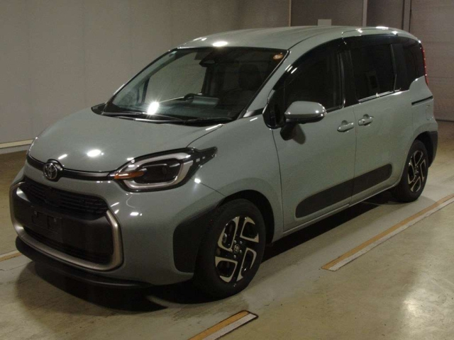 TOYOTA SIENTA — фото