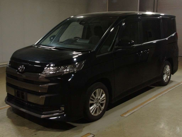TOYOTA NOAH — фото