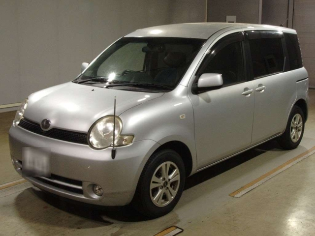 TOYOTA SIENTA — фото
