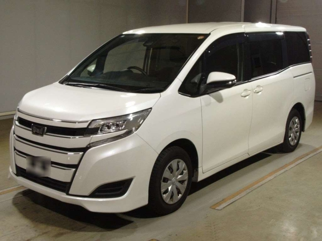 TOYOTA NOAH — фото