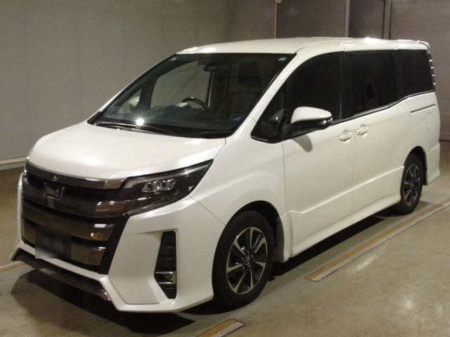TOYOTA NOAH — фото