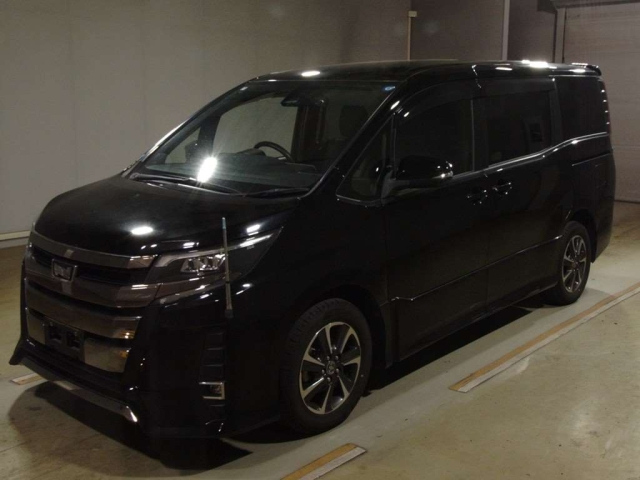 TOYOTA NOAH — фото