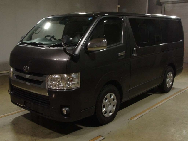 TOYOTA HIACE — фото