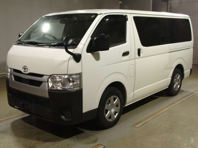 TOYOTA HIACE — фото