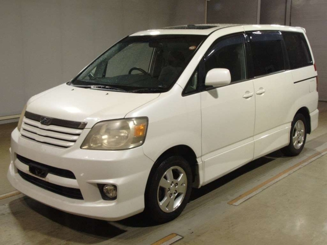 TOYOTA NOAH — фото
