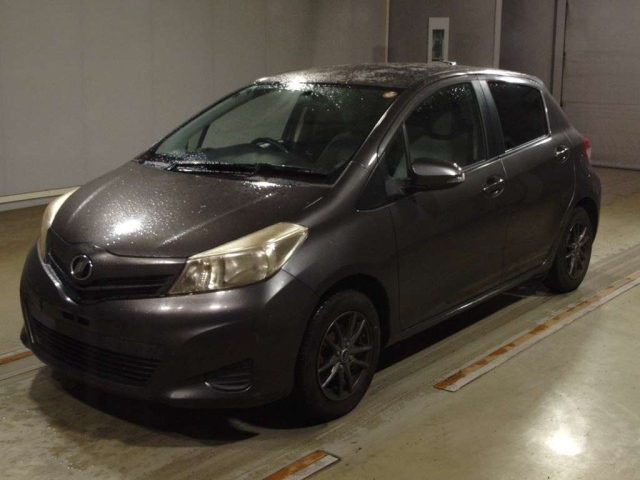 TOYOTA VITZ — фото