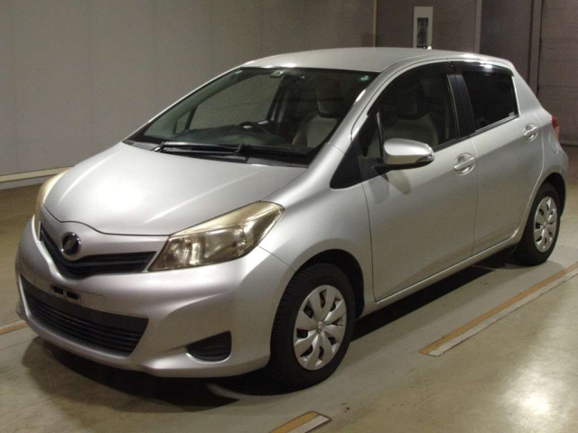 TOYOTA VITZ — фото