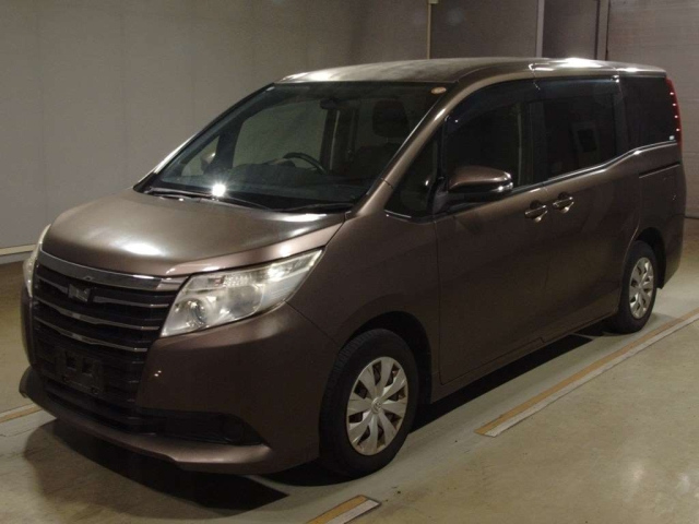 TOYOTA NOAH — фото