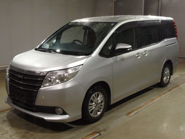 TOYOTA NOAH — фото