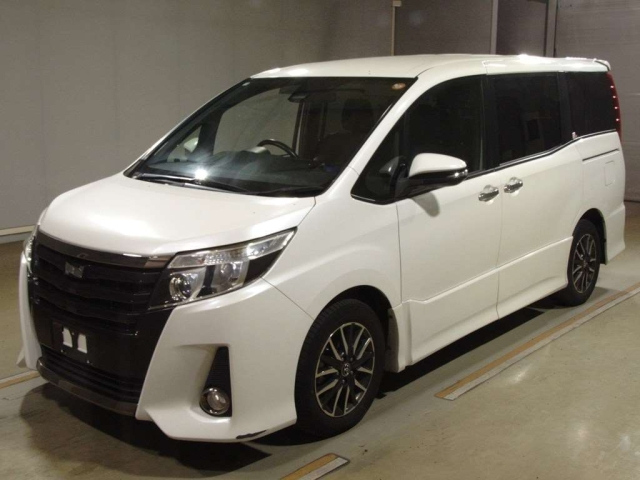 TOYOTA NOAH — фото