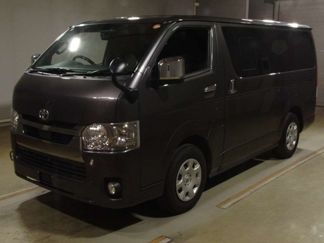TOYOTA HIACE VAN