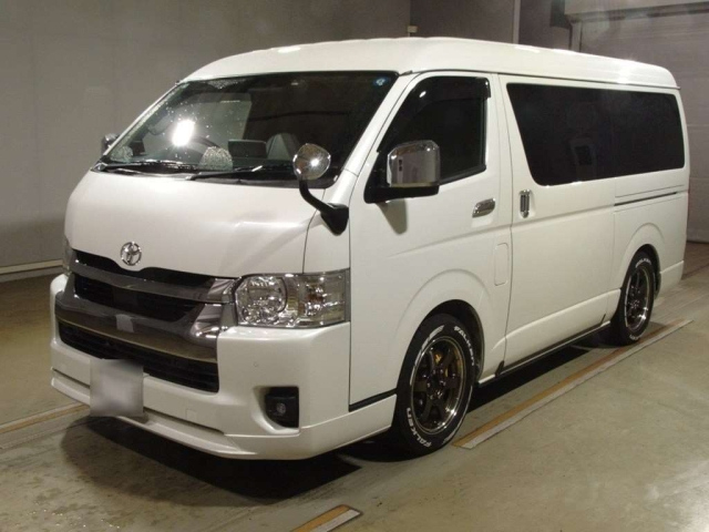TOYOTA HIACE — фото