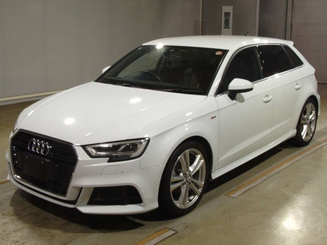 AUDI A3 — фото