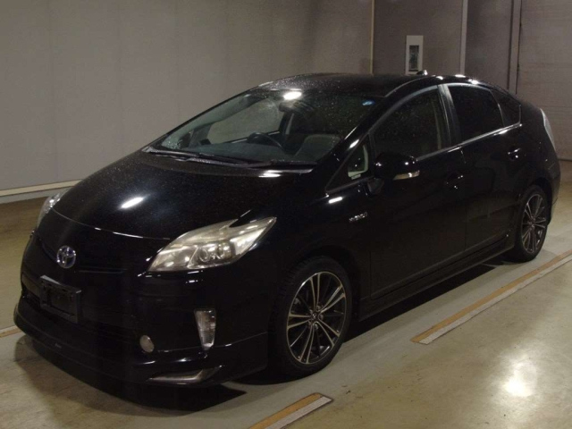 TOYOTA PRIUS — фото