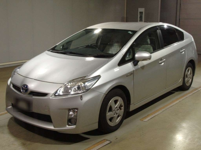 TOYOTA PRIUS — фото