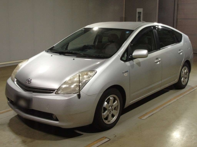 TOYOTA PRIUS — фото