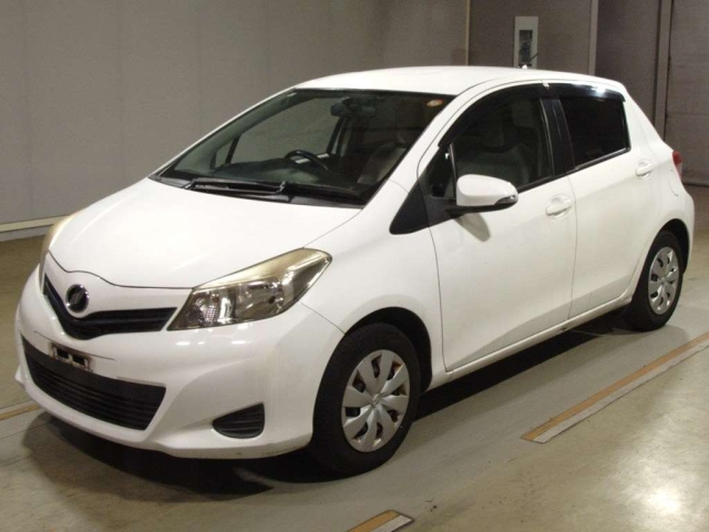TOYOTA VITZ — фото