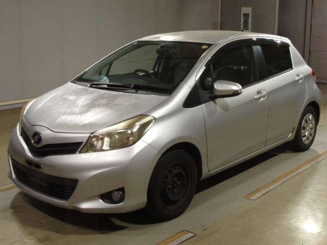 TOYOTA VITZ — фото