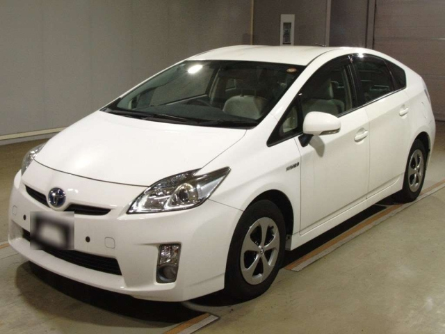 TOYOTA PRIUS — фото