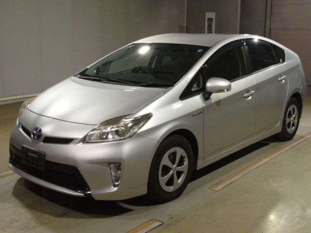 TOYOTA PRIUS — фото