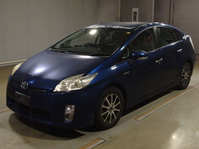 TOYOTA PRIUS — фото