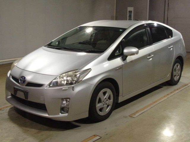 TOYOTA PRIUS — фото